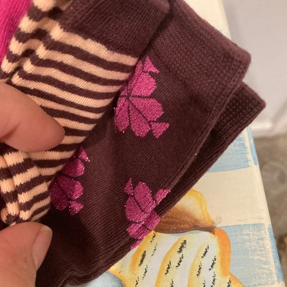 Kate Spade Fuchsia and Maroon Leaf Socks - Picture 3 of 4